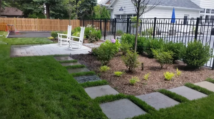 Retaining wall with stone