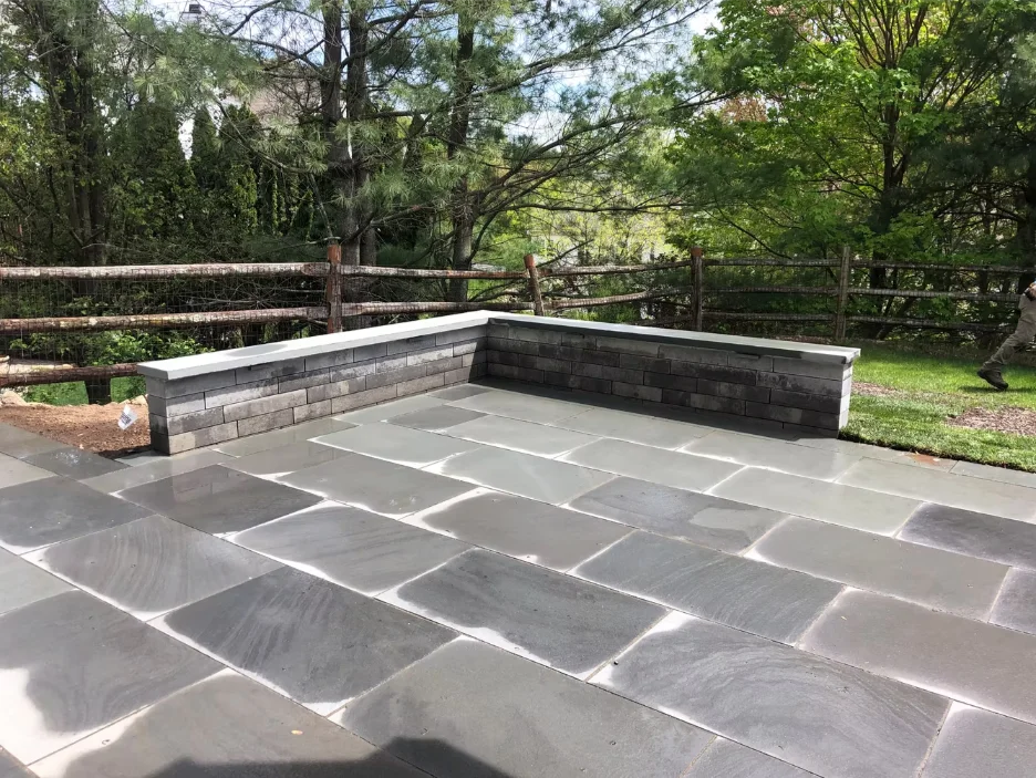 Limestone pool deck with tanning ledge